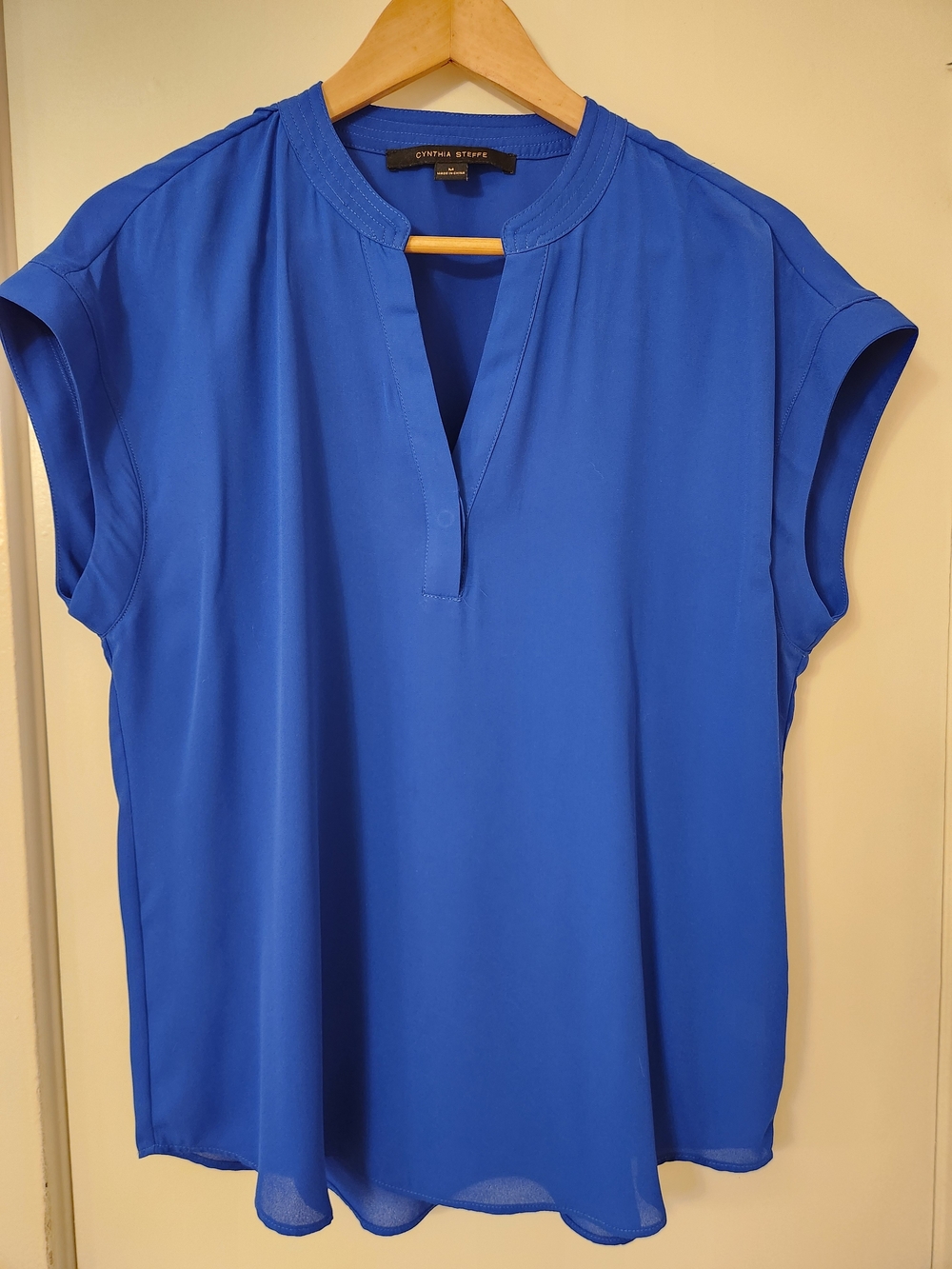 Cynthia Steffe Women's Royal Blue Cap Sleeve Blouse
